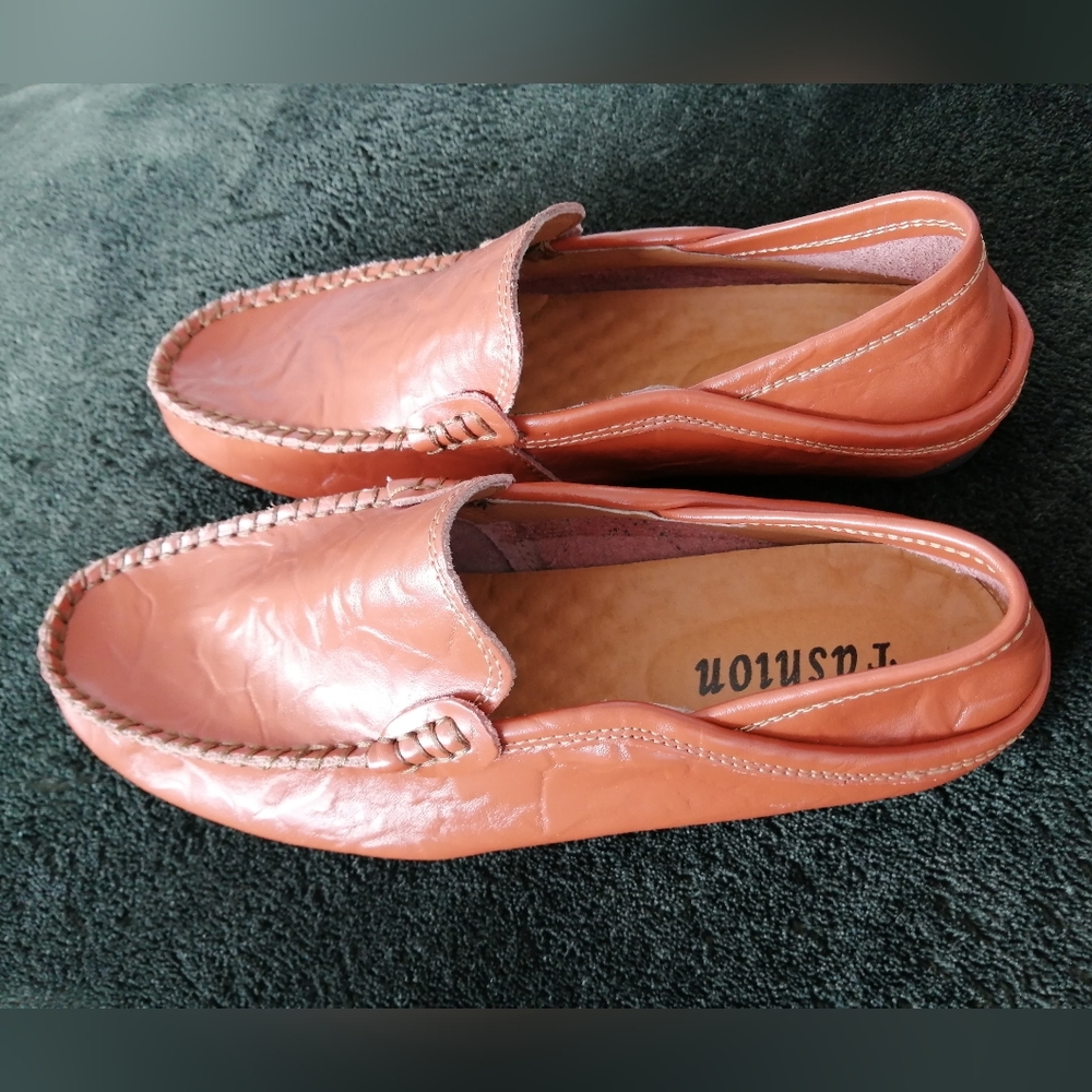 New Leather Loafers Men's Size 41 / U.S 8. Dark Tan / Orange.